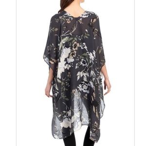 Marcus Adler Tops - MARCUS ADLER NEW YORK Black Floral Kimono Marcus Adler Tops - MARCUS ADLER NEW YORK Black Floral Kimono